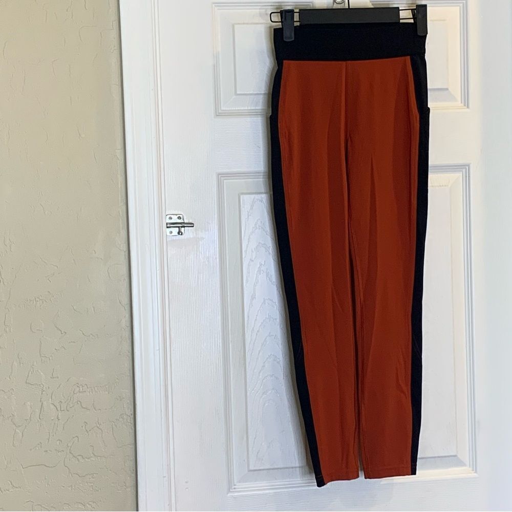 lululemon Box It Out Leggings in Bonfire/Black Size 4 - Picture 3 of 12
